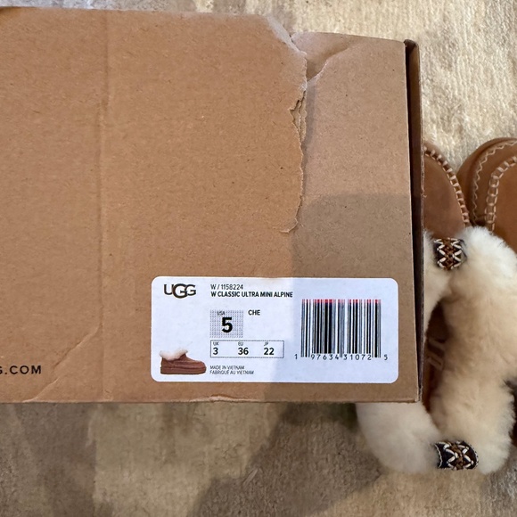 Uggs Ultra Mini Apline Size 5 - Picture 1 of 4
